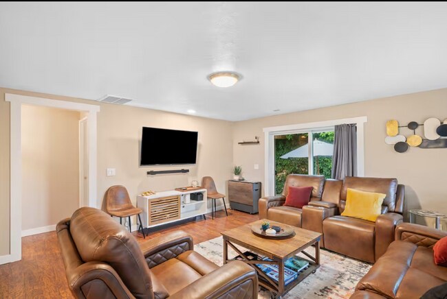 Foto del edificio - 9810 NE 3rd St