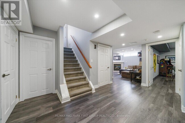 Building Photo - 60 Brenda Crescent