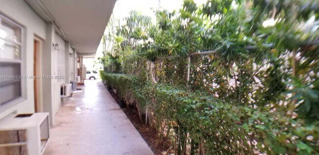 Foto del edificio - 7625 Harding Ave