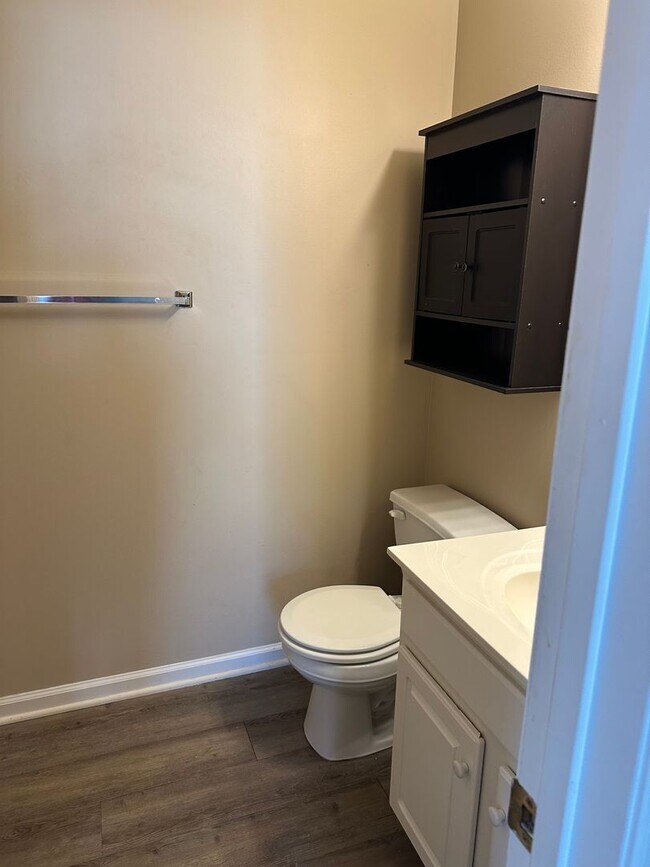 Foto del edificio - Ivy Glen Condo!