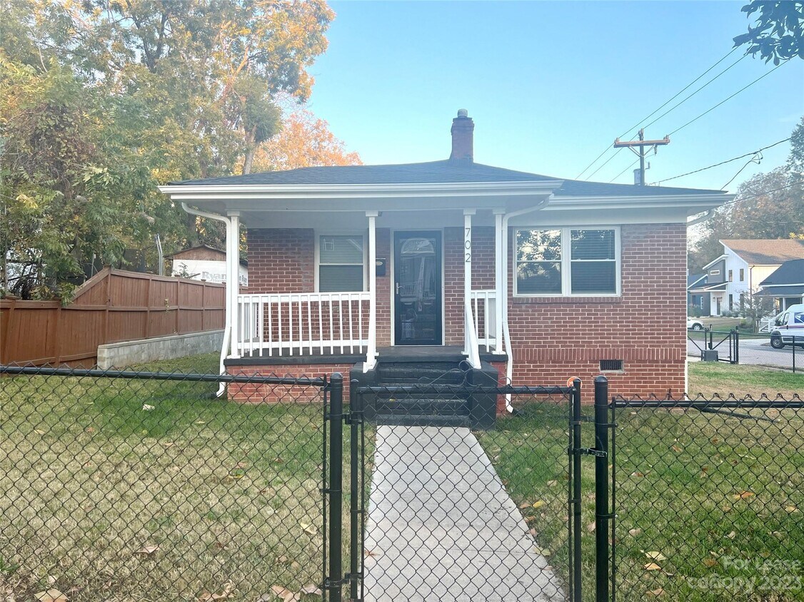 Primary Photo - 702 Elizabeth St