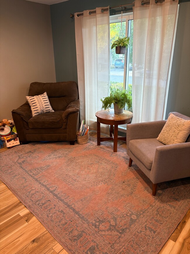 Building Photo - 221 Summit Cir