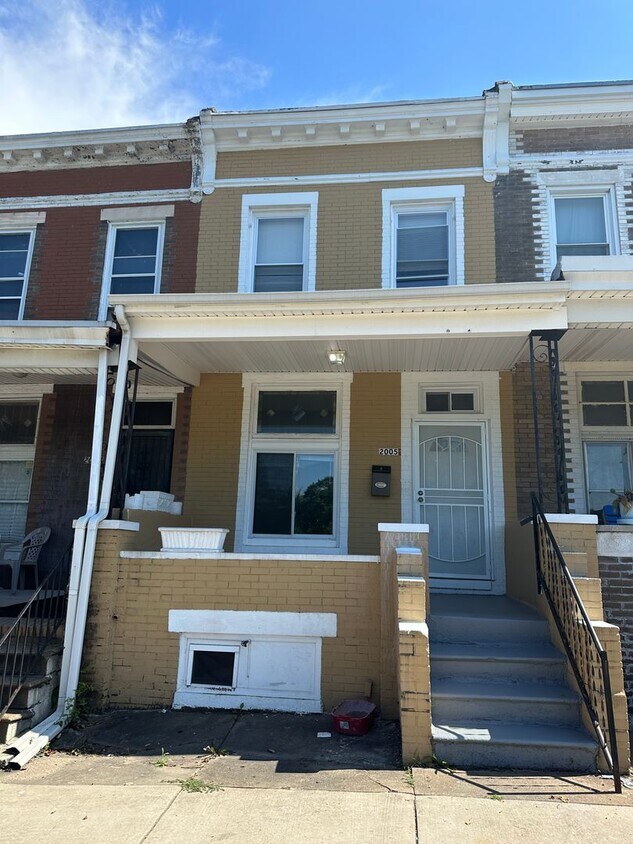 Primary Photo - Spacious Rooms! Hardwood Flooring Througho...