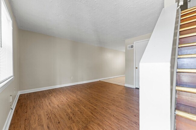 Building Photo - Charming Townhome on S. 16th Street!