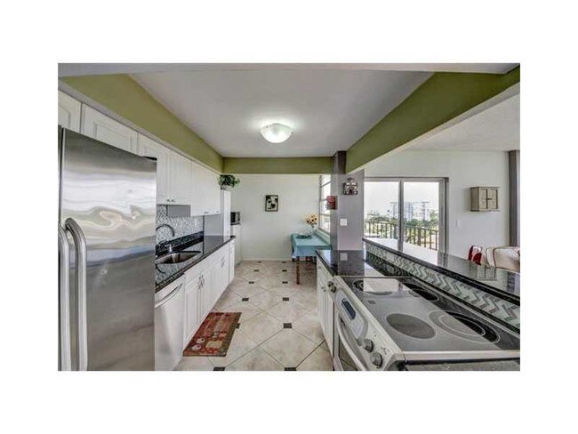 Building Photo - 11930 N Bayshore Dr