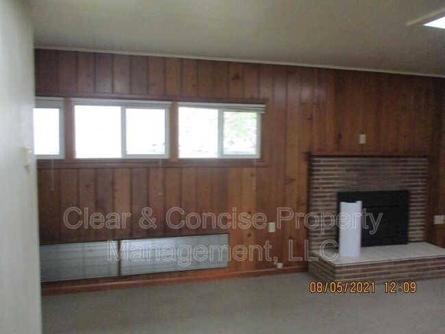 Photo - 30 1/2 Monroe Street Apartment