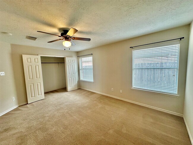 Foto del edificio - 5035 Chappel Hill Dr