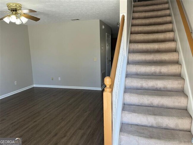 Foto del edificio - 326 Leafmore Rd SW