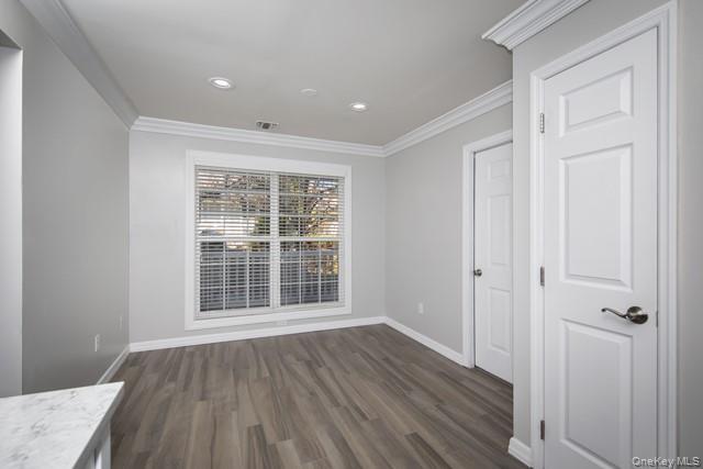 Foto del edificio - 14 Village Green Dr