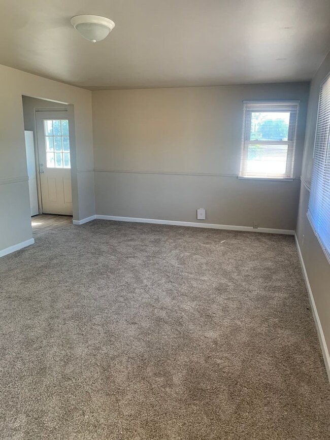 Building Photo - 3 BEDROOM, 1 BATHROOM, RANCH STYLE SINGLE FAMILY HOME WITH OVERSIZED 2 CAR DETACHED GARAGE