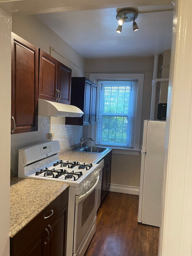 Kitchen - 1954 Columbia Rd NW