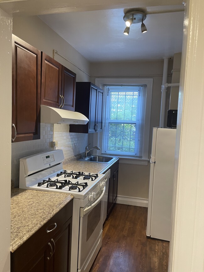 Kitchen - 1954 Columbia Rd NW