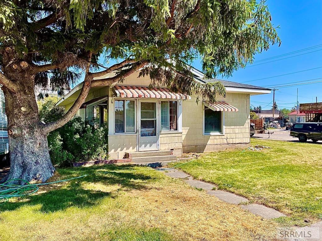 406 1st W St House Rental in Ririe, ID
