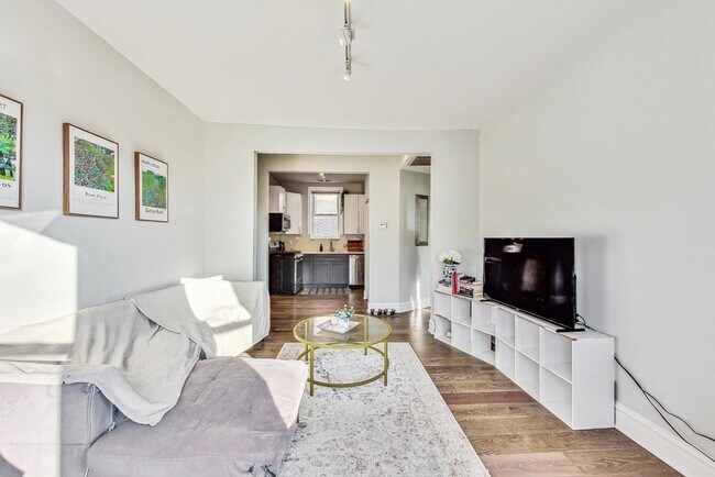 Foto del edificio - 2541 N California Ave