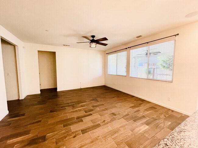 Foto del edificio - $2,195 Ashlan & Leonard 3 bed Home, Clovis...