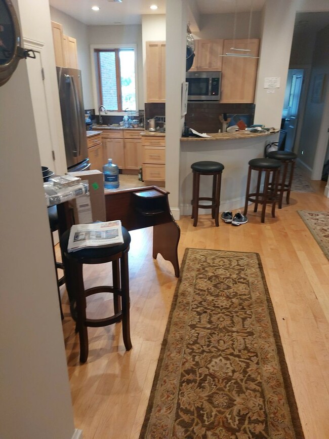 Foto del edificio - HOT ALLSTON LISTING!!!!