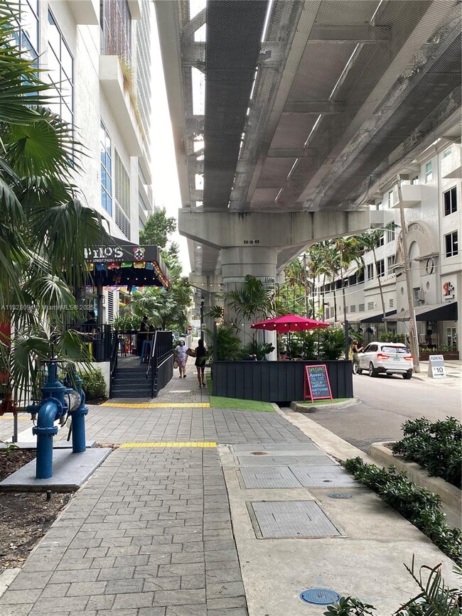 Building Photo - 1100S S Miami Ave