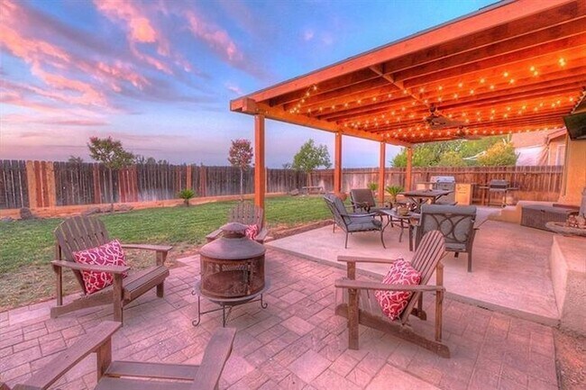 Foto del edificio - 6044 E Illinois Ave