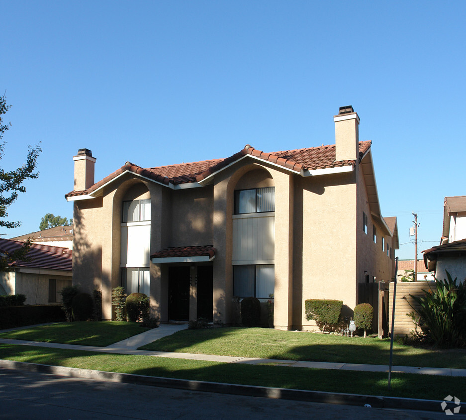 Primary Photo - Green Street Apartments