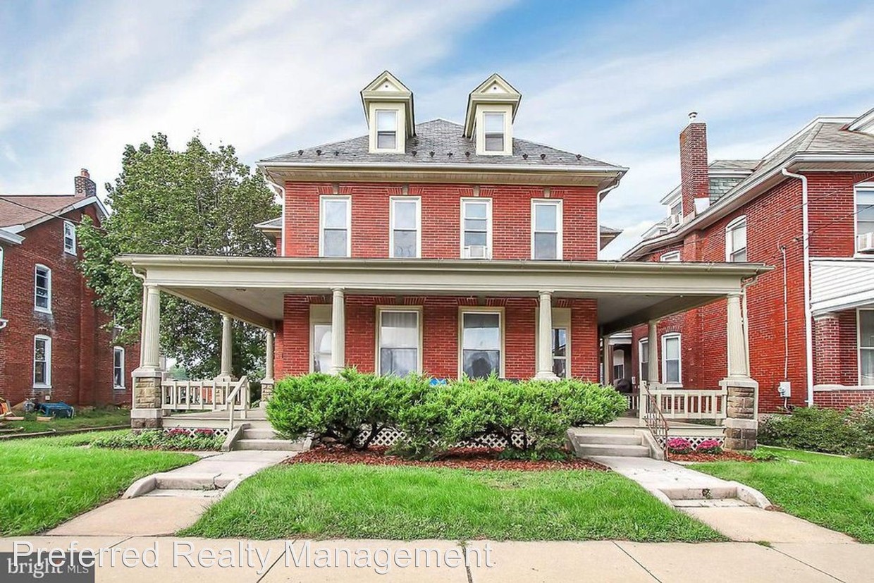Primary Photo - 144-146 N Market St