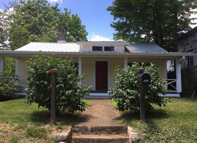 Building Photo - 207 Logan Ave