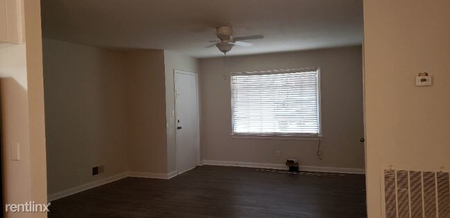 Building Photo - 418 Dogwood Ln