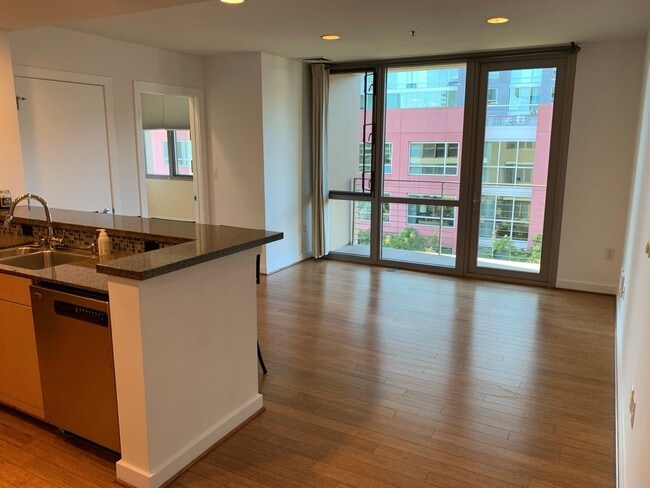 Building Photo - $1,000 OFF FIRST MONTH'S RENT!! Two Bedroom Condo Available in San Francisco Mission Bay District!