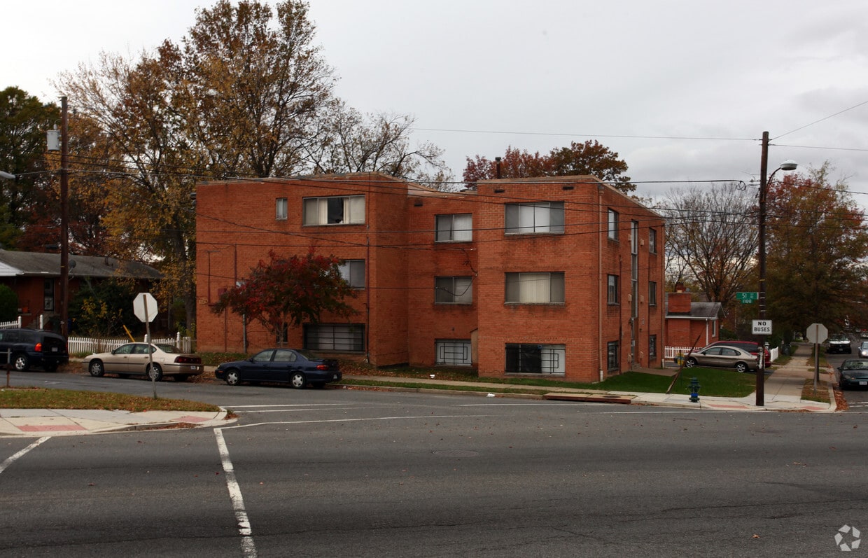 Primary Photo - 5055 Meade St NE