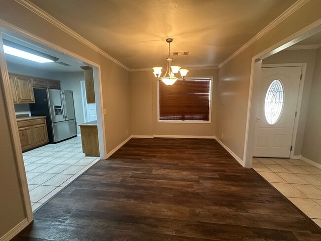 Building Photo - Welcome to this charming 3-bedroom, 2-bath...