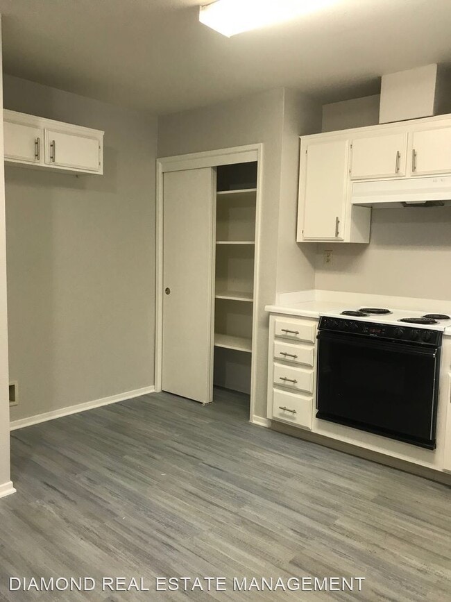 Building Photo - 3118 Brookside Dr