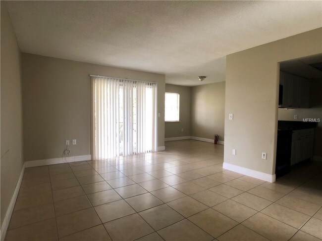 Foto del edificio - 5317 Curry Ford Rd