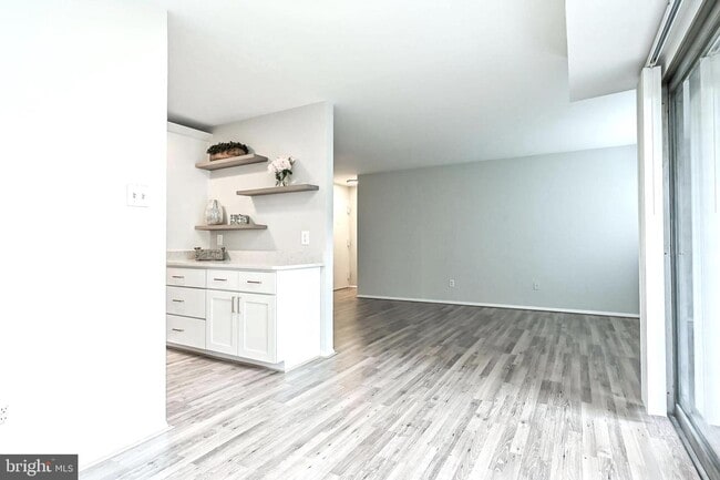 Building Photo - 8000 Le Havre Pl
