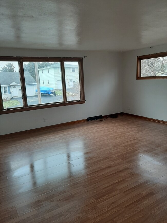 Building Photo - 517 Stafford Ave