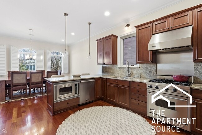 Photo - 952 N Racine Ave Townhome