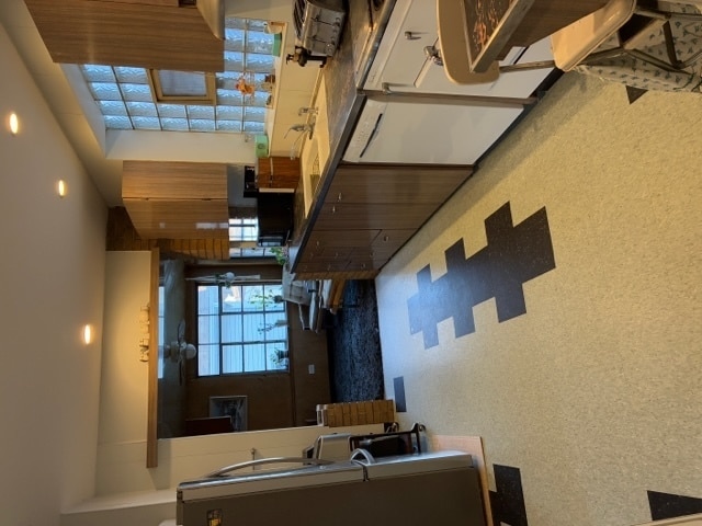 Building Photo - 2337 Ridgeland Ave