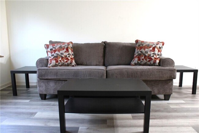 Foto del edificio - 1235 Sweet Pine Dr