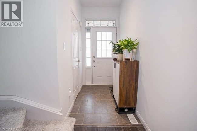 Building Photo - 21 Diana Ave