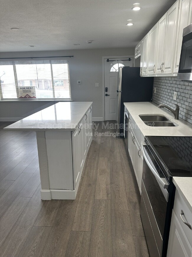 Building Photo - 4665 W 6th Ave