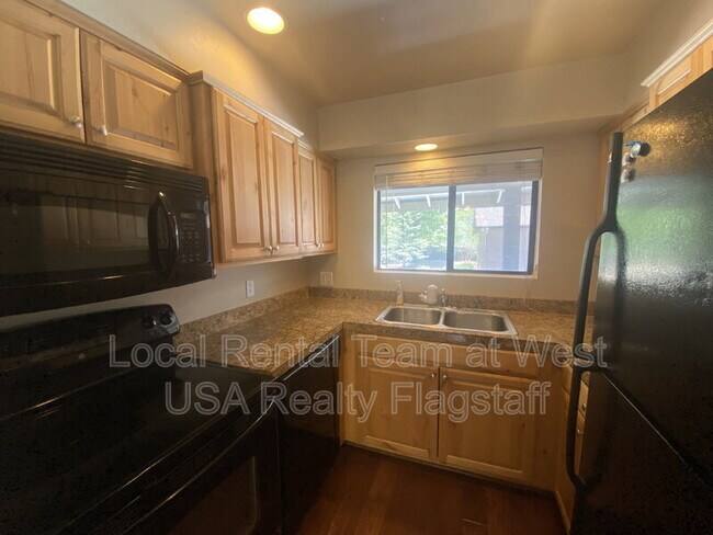 Building Photo - 3200 S Litzler Dr