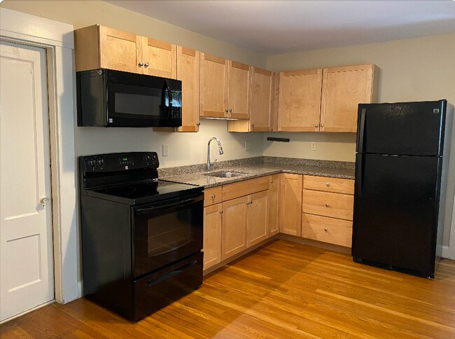 Building Photo - 513 Massabesic St