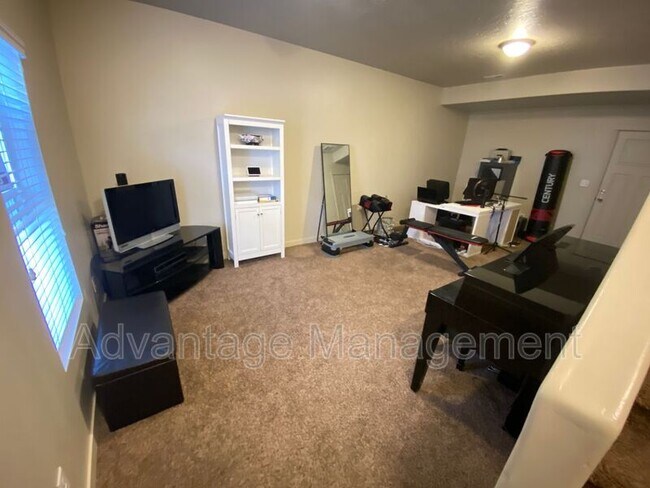 Building Photo - 673 E 355 N