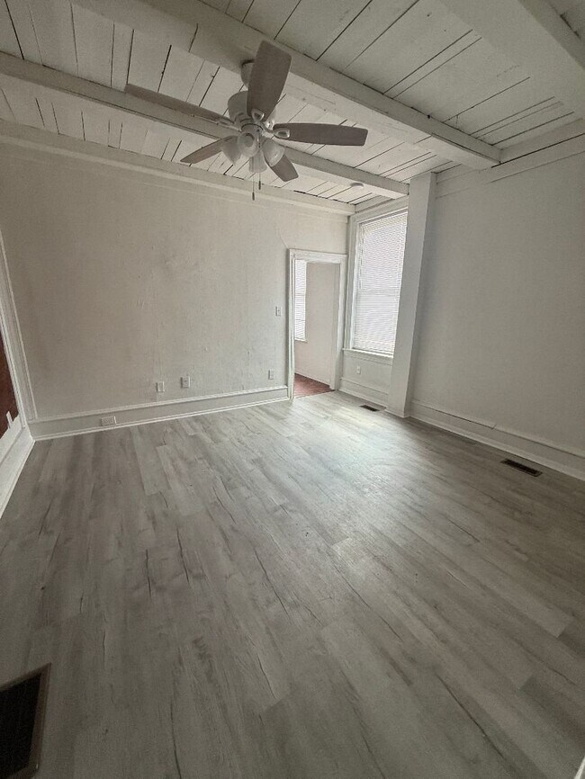 Foto del edificio - 2083 E Clearfield St