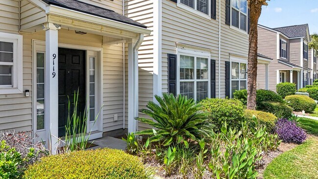 Building Photo - 9119 Maple Grove Dr