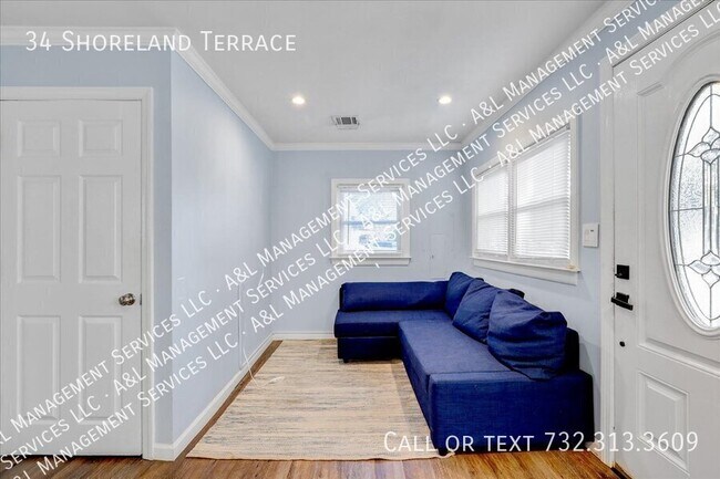 Building Photo - 34 Shoreland Terrace