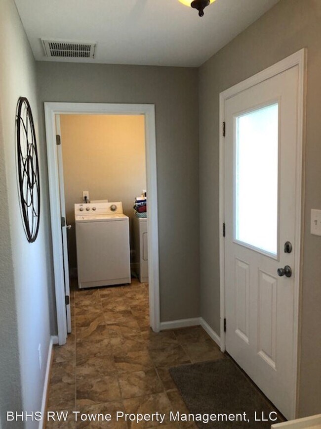 Foto del edificio - 3 br, 2.5 bath House - 404 Norfolk Ave #B