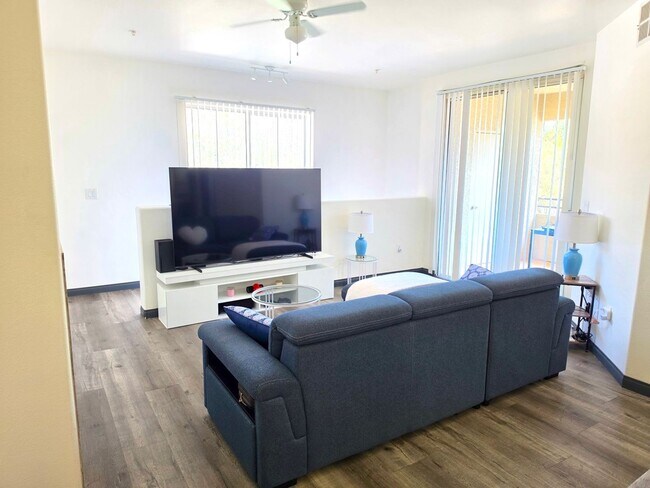 Foto del edificio - FULLY FURNISHED * 1BED/1BATH CONDO WITH 1 CAR GARAGE IN SOUTHWEST LAS VEGAS