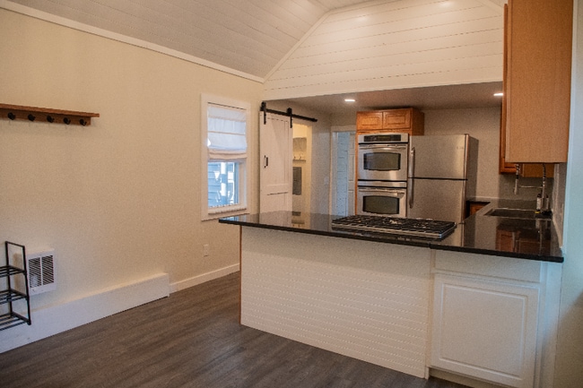 Foto del edificio - 281 Salmon Brook St