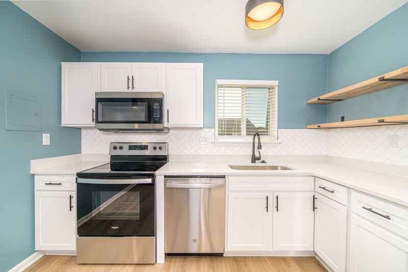 Primary Photo - 711 E Leicester Ave
