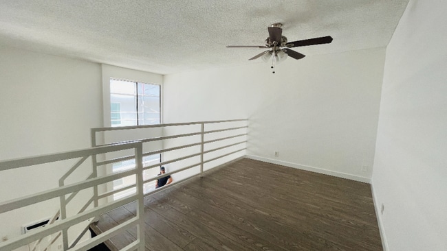 Photo - 7044 Hawthorn Ave Apartment