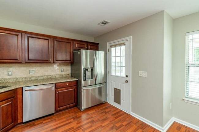 Building Photo - 325 Rose Marie Ln